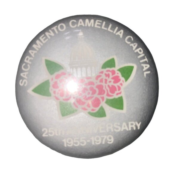 Sacramento Camellia Capital 1978 25th Anniversary 1955-1979 1.75" Pinback Pin Vi - Picture 3 of 4